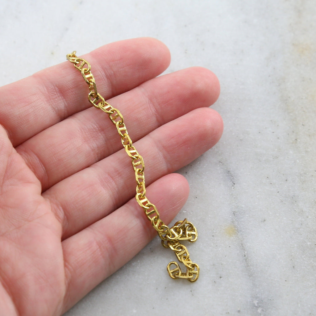6mmx4mm Brass Oval Link with Line Chain in Shiny Gold – Sold by the Foot