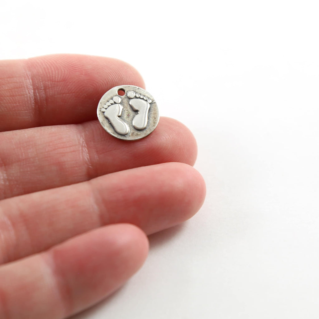 13mm Sterling Silver Baby Feet Imprint Circle Round Disc Charm Pendant New – Antique Silver