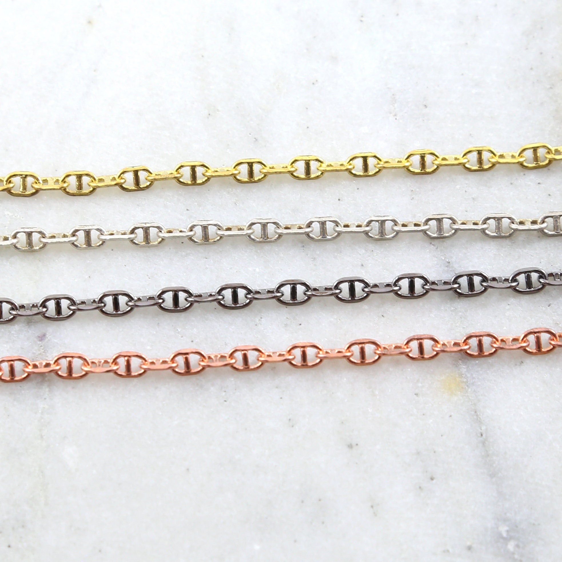6mmx4mm Brass Oval Link with Line Chain in Shiny Gold – Sold by the Foot