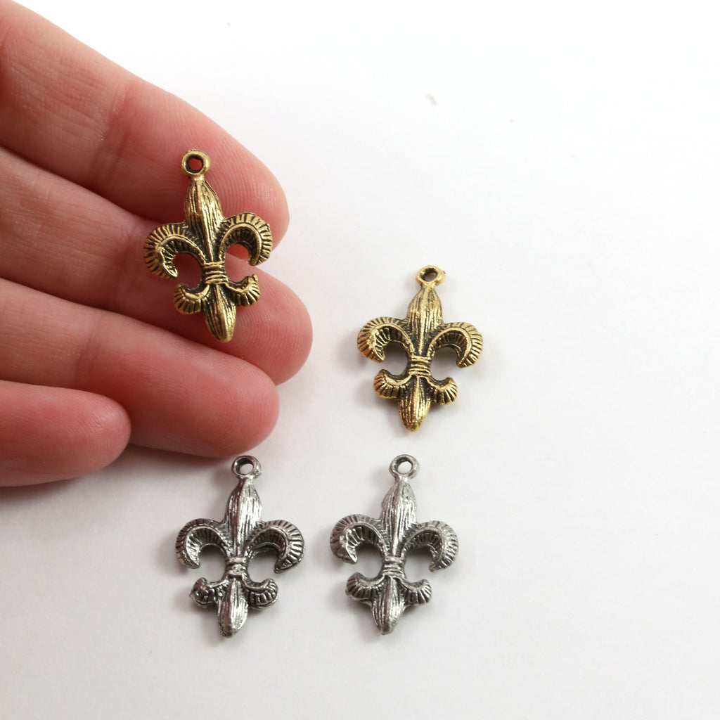 23mmx15mm Pewter Thick Fleur De Lis Etched Line Textured Design Pendant (2pc)