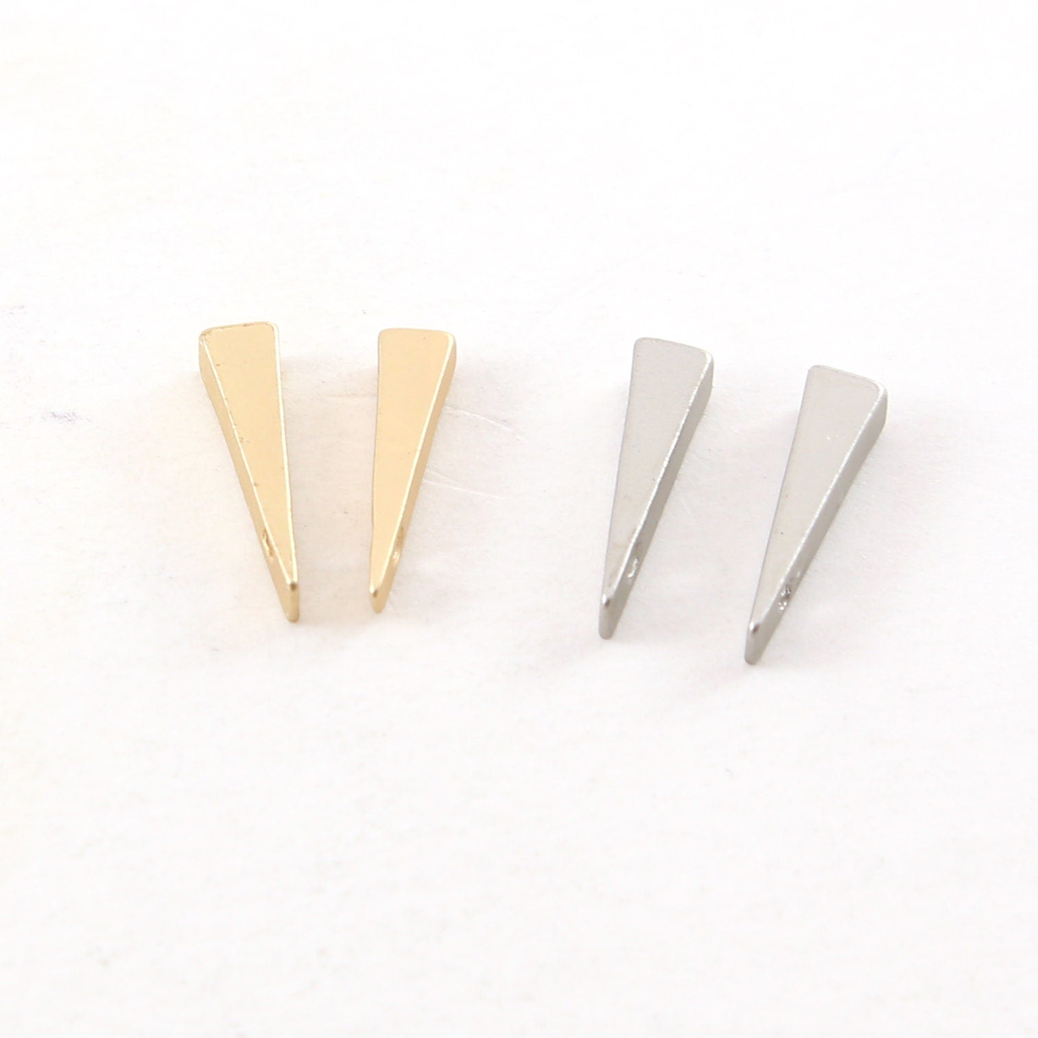 14mmx3mm Pewter Metal Long Pointed 3D Triangle Connector Bead Pendant (2pc)