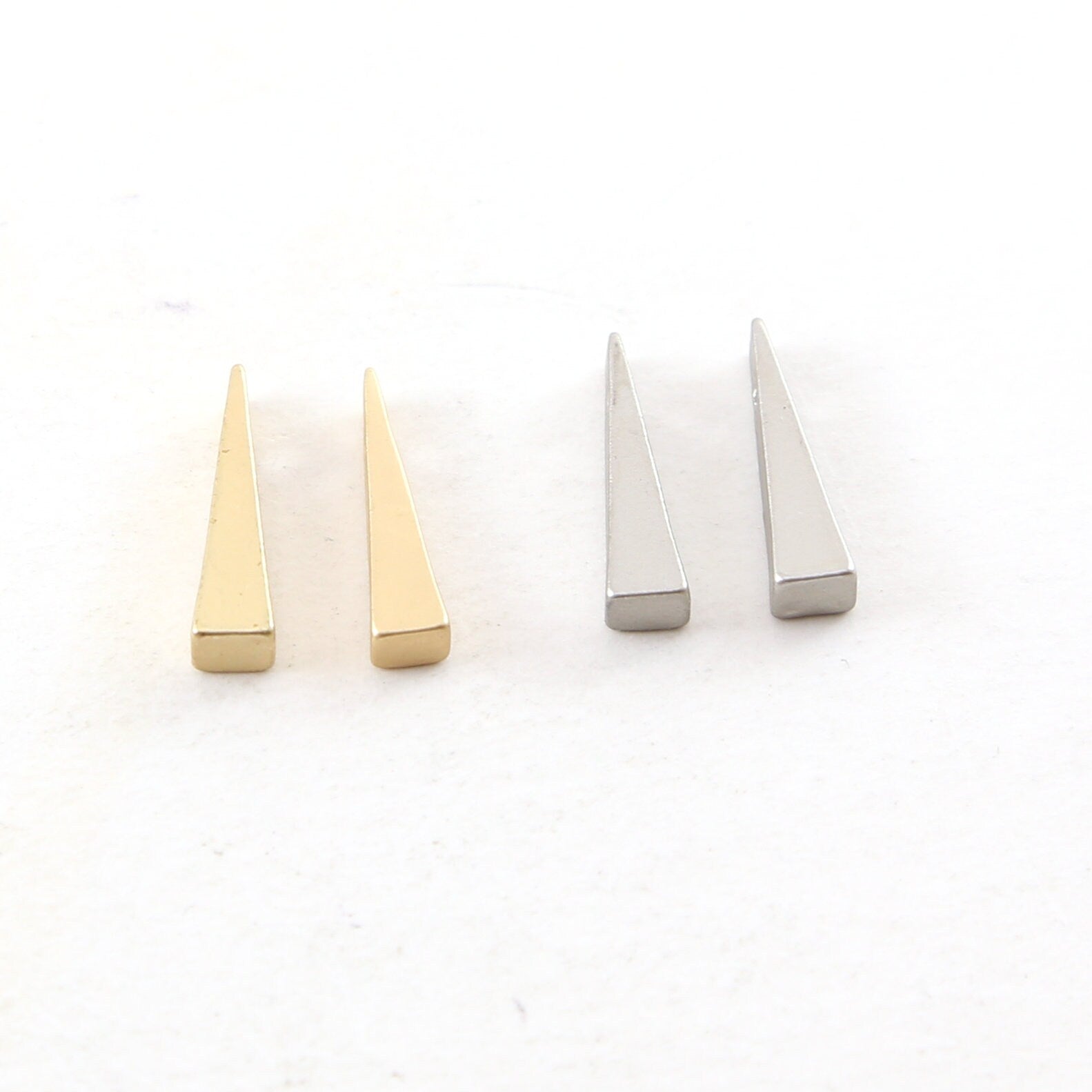 14mmx3mm Pewter Metal Long Pointed 3D Triangle Connector Bead Pendant (2pc)