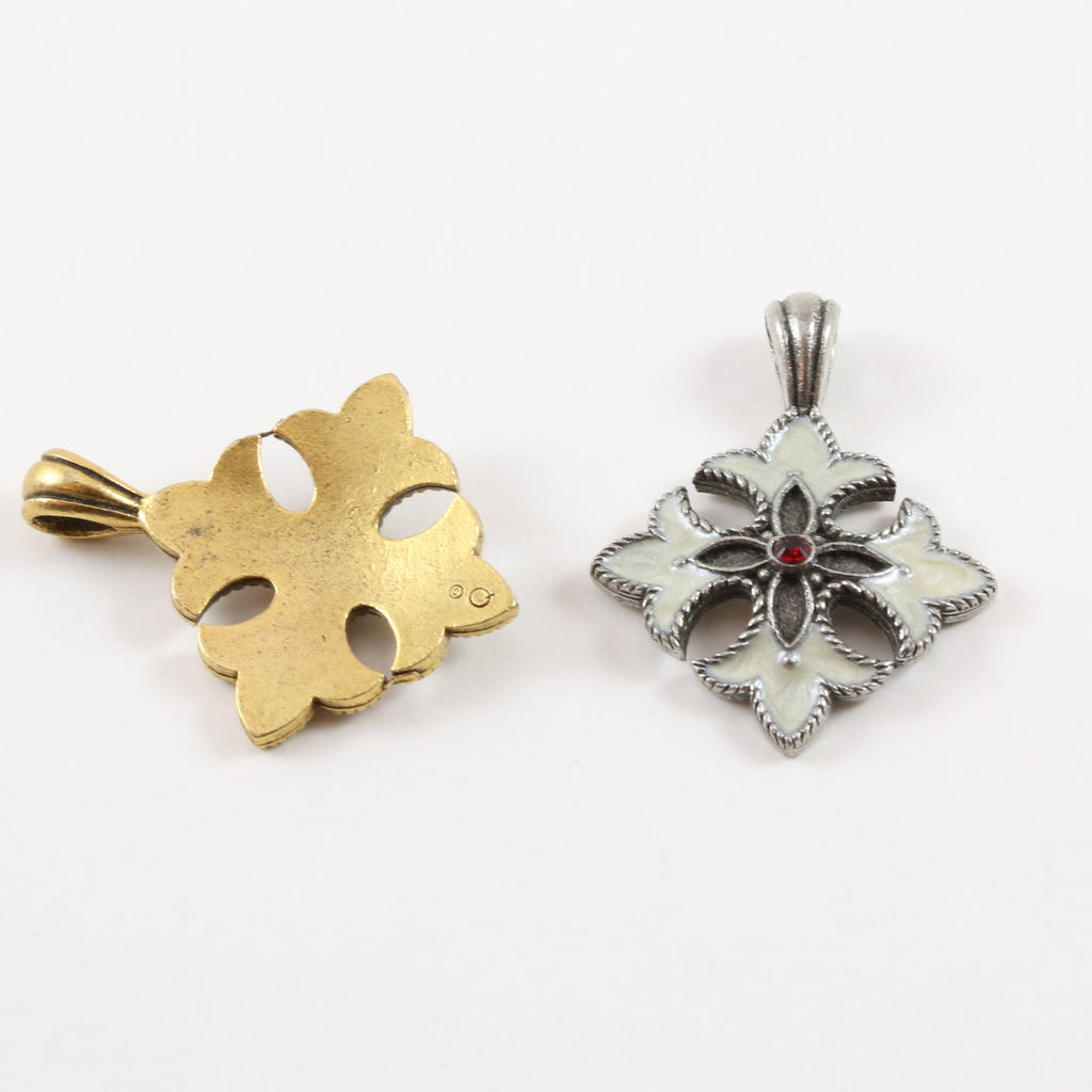 27mmx35mm Pewter Pretty White Enamel Fleur De Lis Pendant with Red