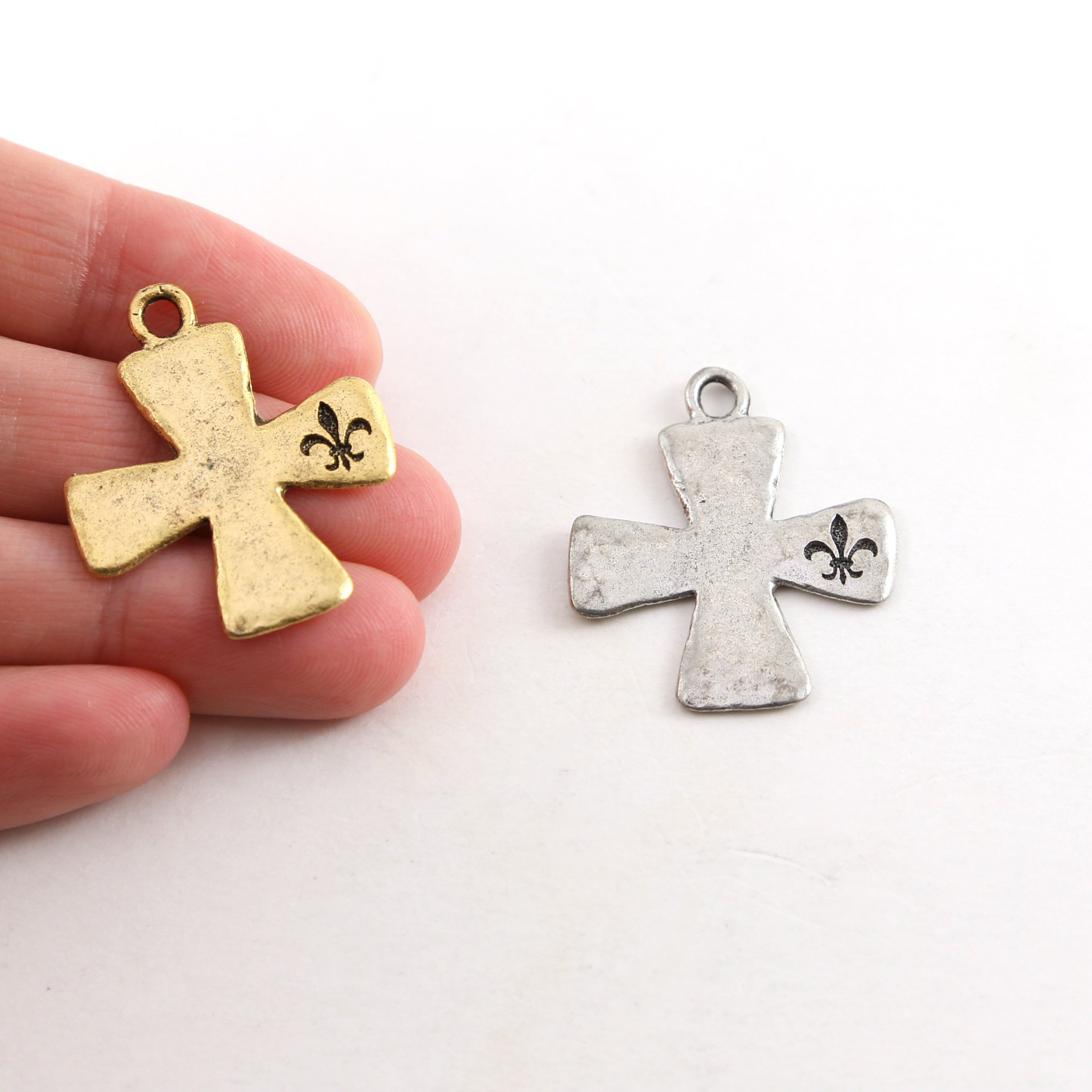 25mmx30mm Pewter Fleur De Lis Stamped Edge Cross Pendant Religious