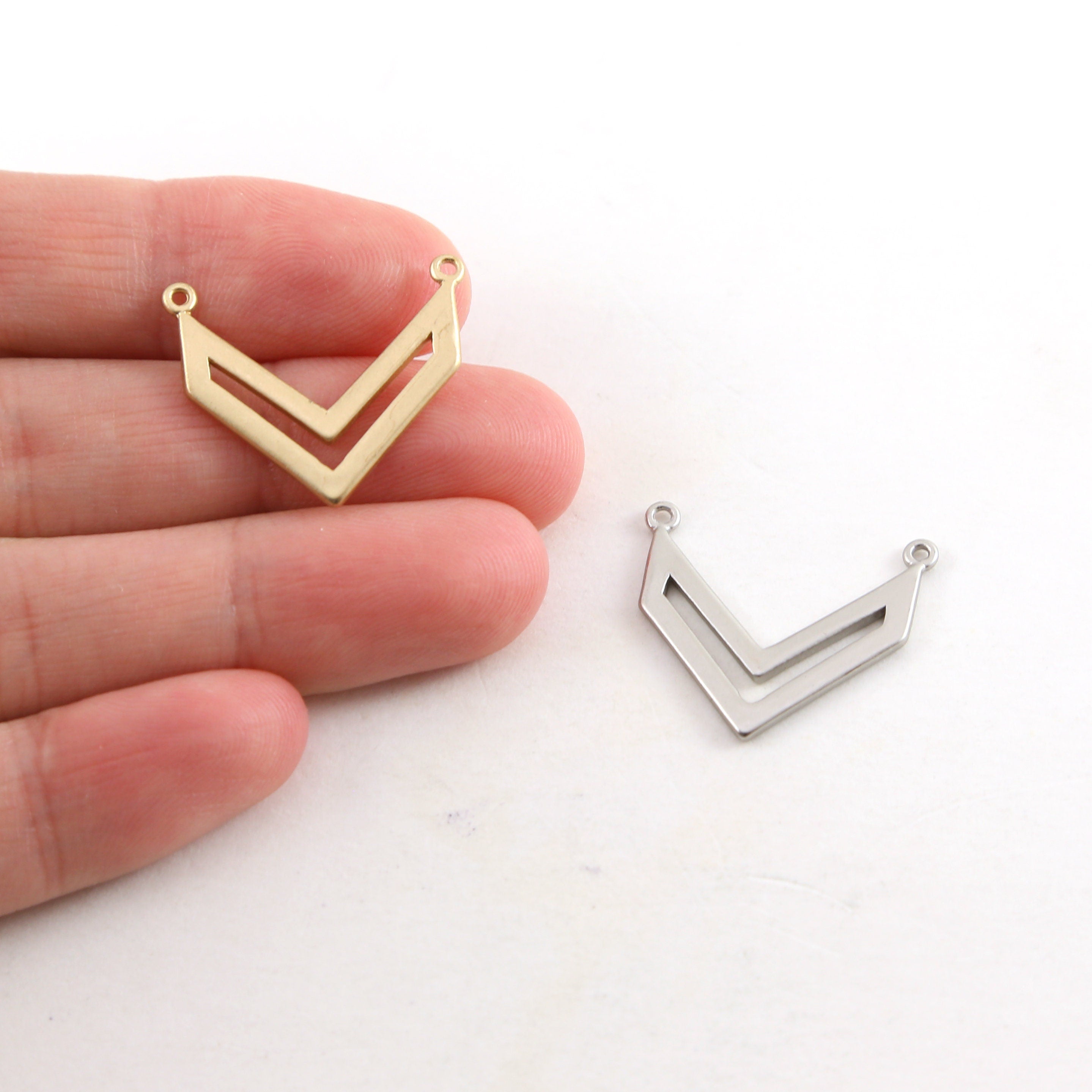 20mmx20mm Pewter Open Chevron Necklace Connector Bar Charm in Matte Gold
