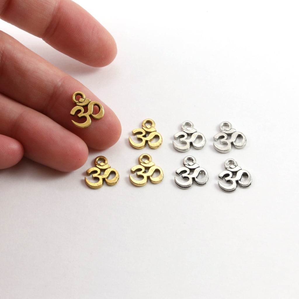 11mmx10mm Pewter Tiny Om Ohm Charm Pendant Religious Spiritual Buddhist (4pc)