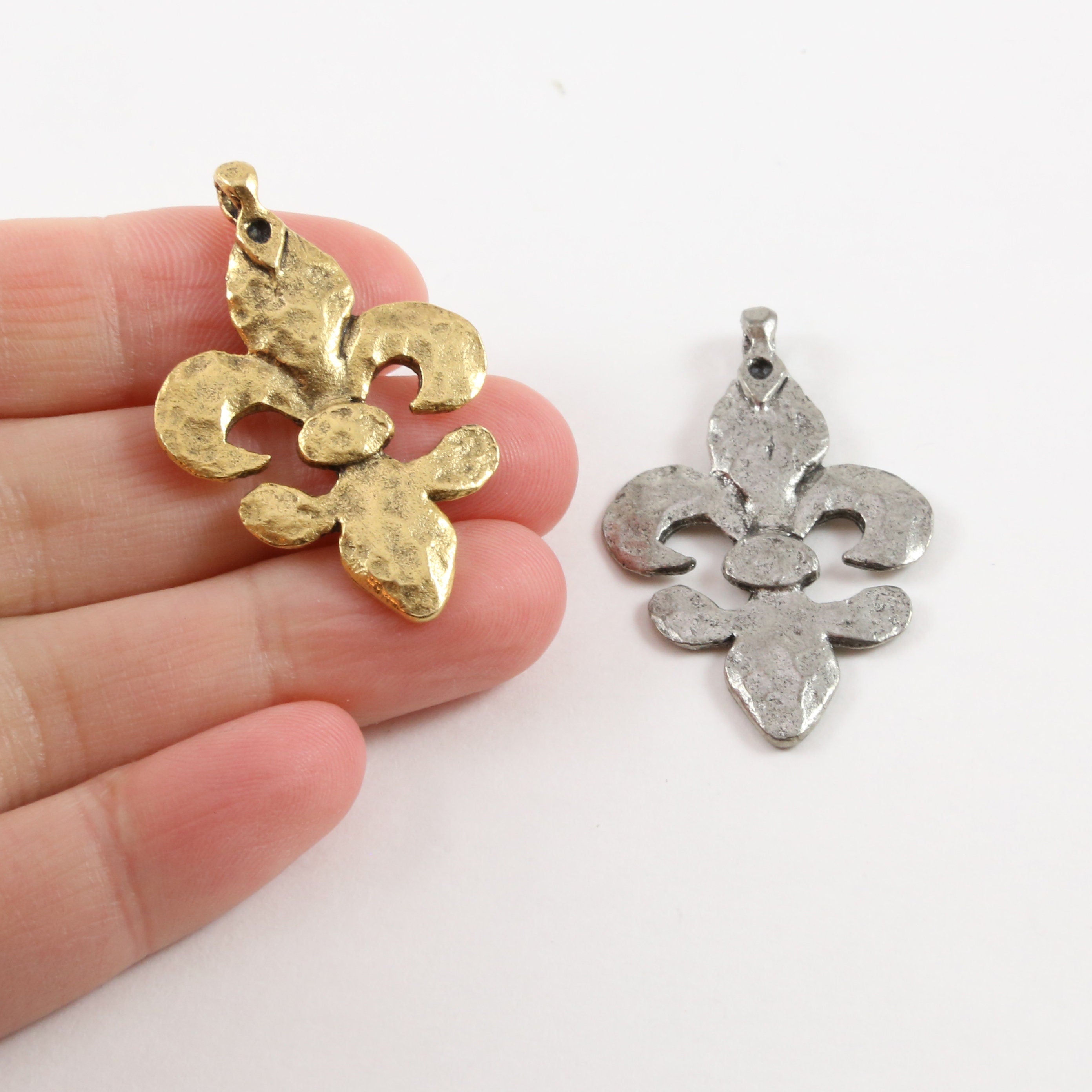 38mmx25mm Pewter Textured Fleur De Lis Design Pendant Necklace Charm