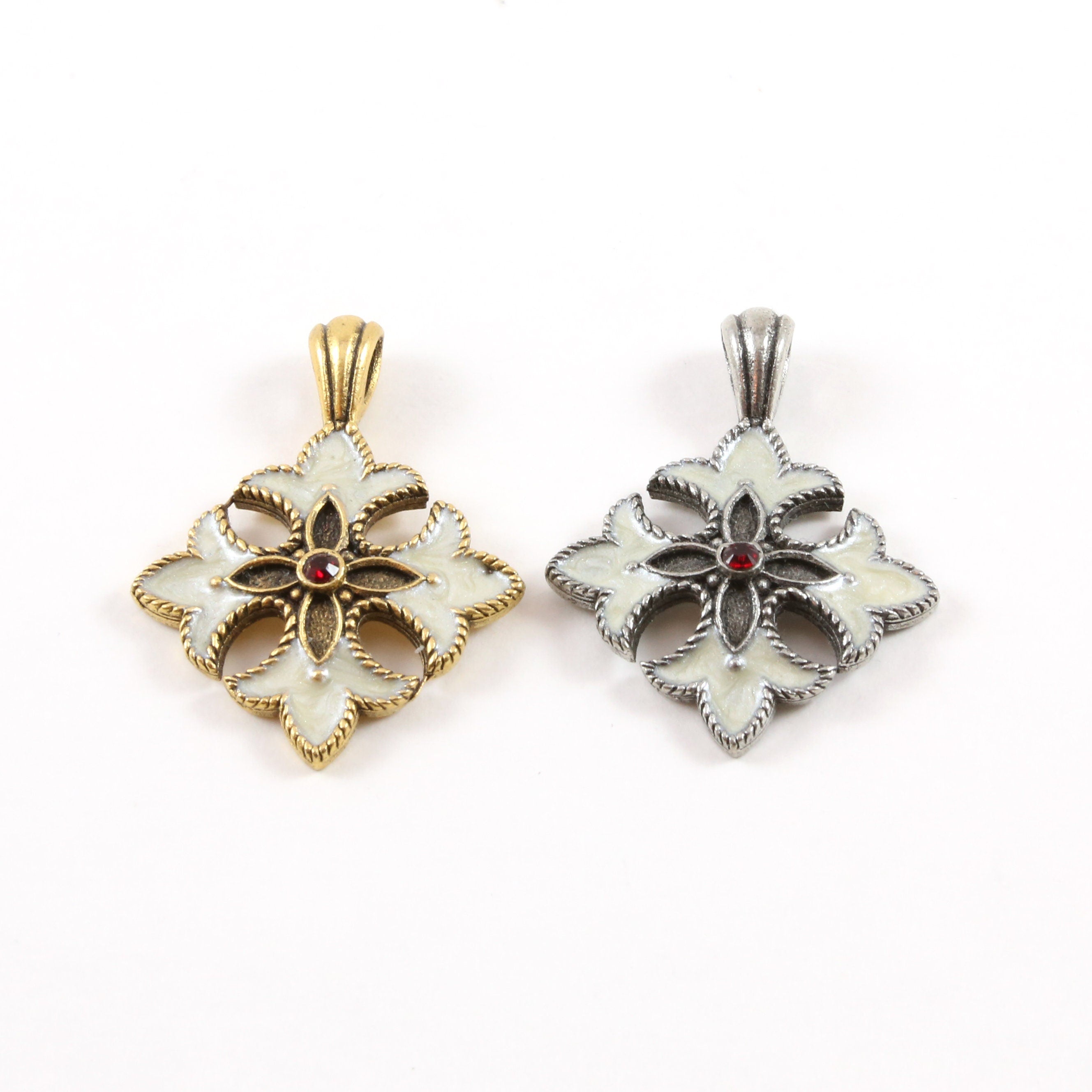 27mmx35mm Pewter Pretty White Enamel Fleur De Lis Pendant with Red