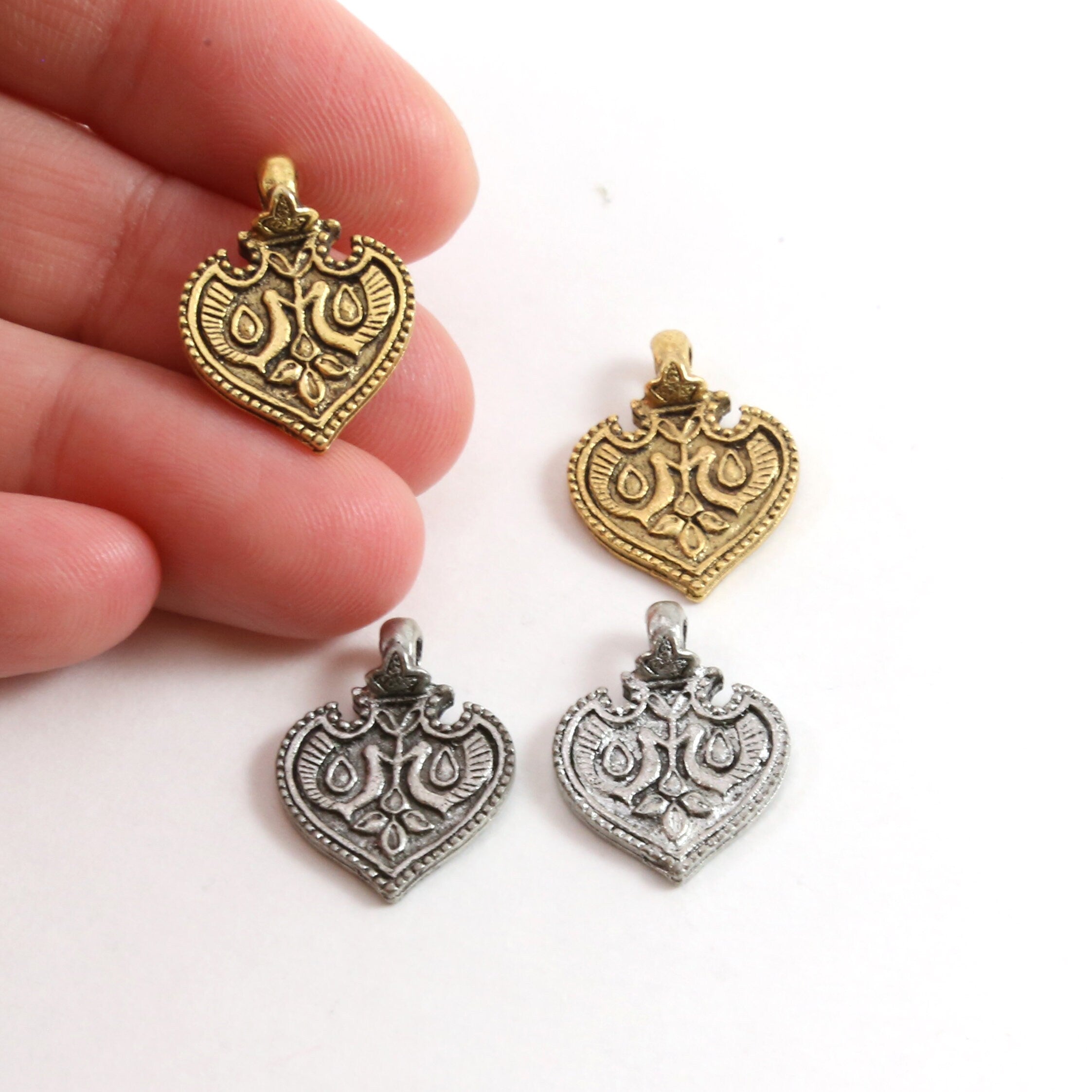 Pewter Ancient Amulet Spade Wings Symbol Coin Medallion Charm (2pc)