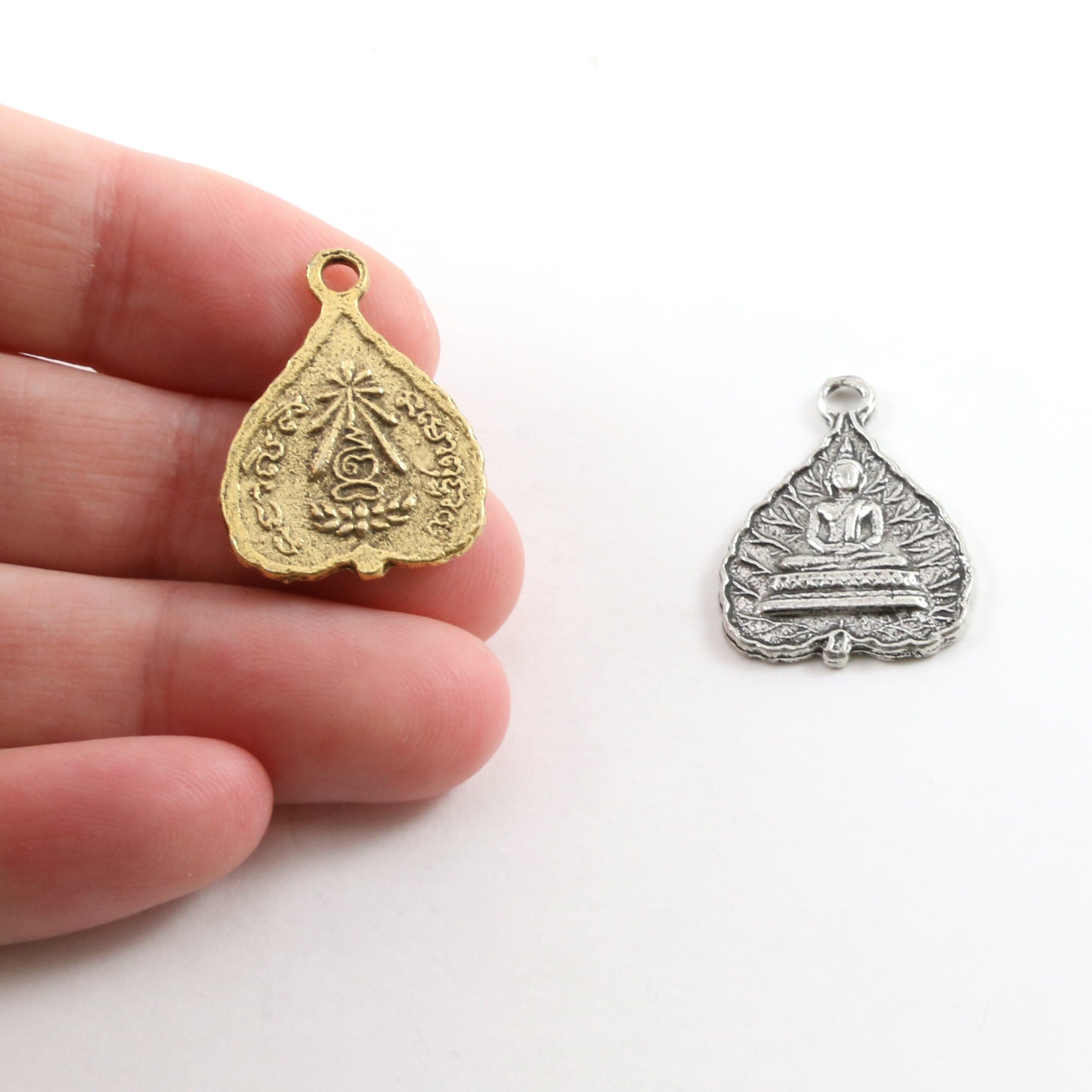 23mmx17mm Pewter Sitting Buddha Leaf Charm Buddha Mantra Yoga Religious