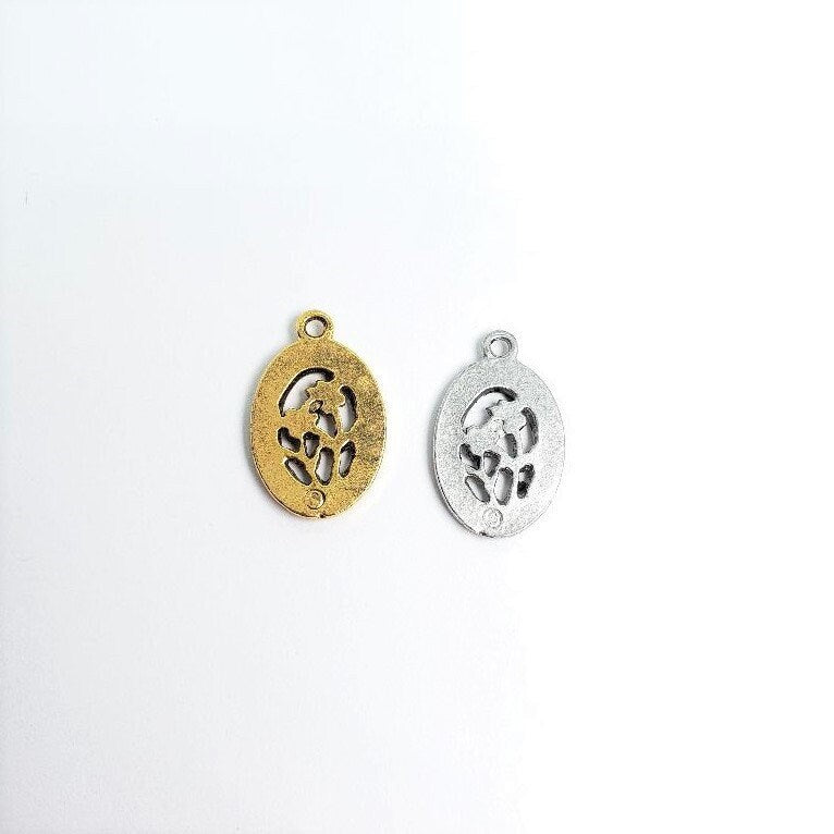 Pewter 1 Best Friends Oval in Gold or Silver Flowers Pendant
