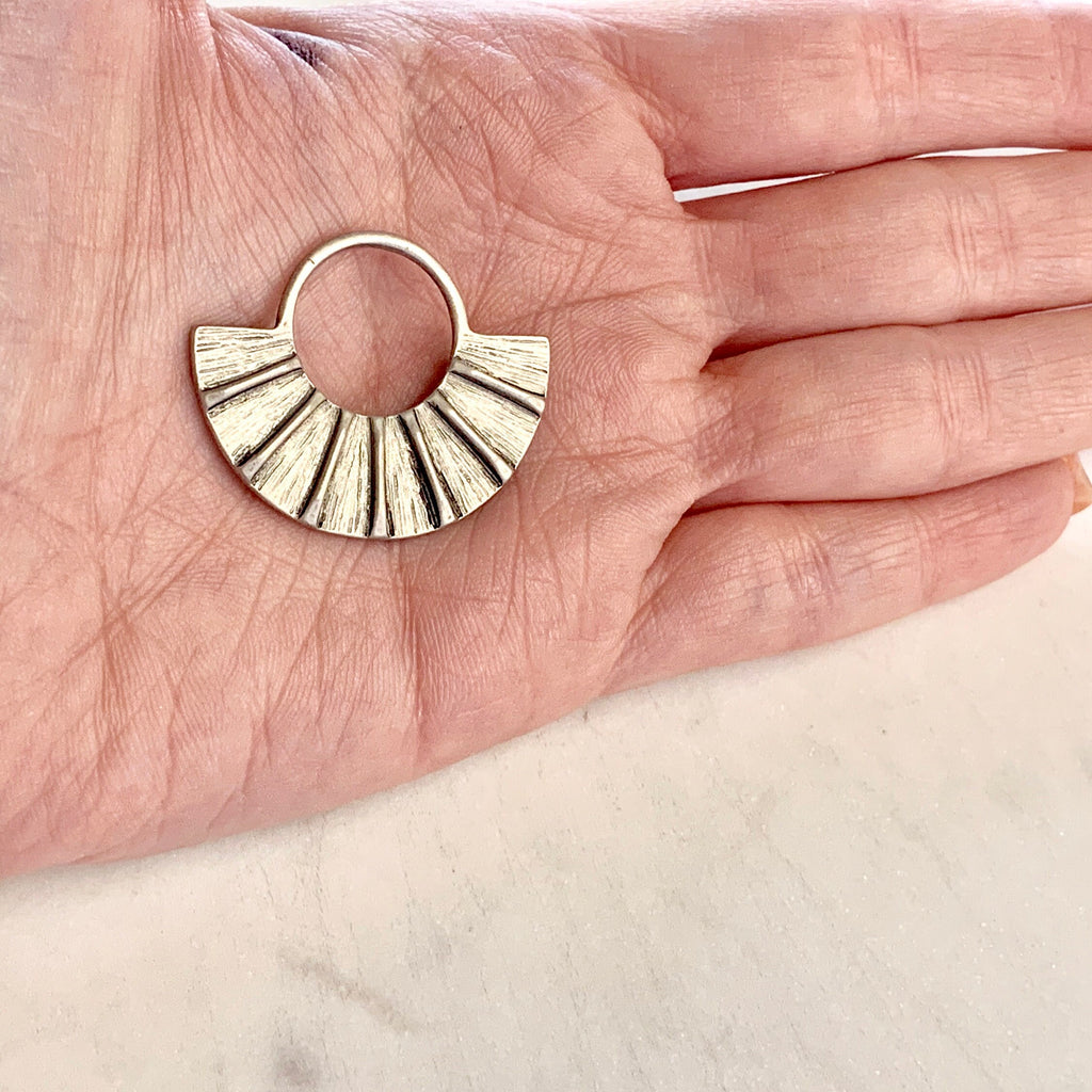 28mmx34mm Pewter Modern Style Fan Pendant Tribal Bohemian Pendant Charm