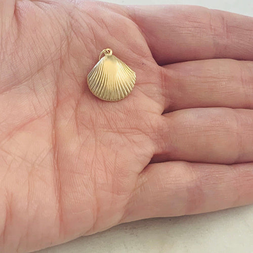 14K Gold Filled Lightweight SeaShell Ocean Nautical Charm Pendant