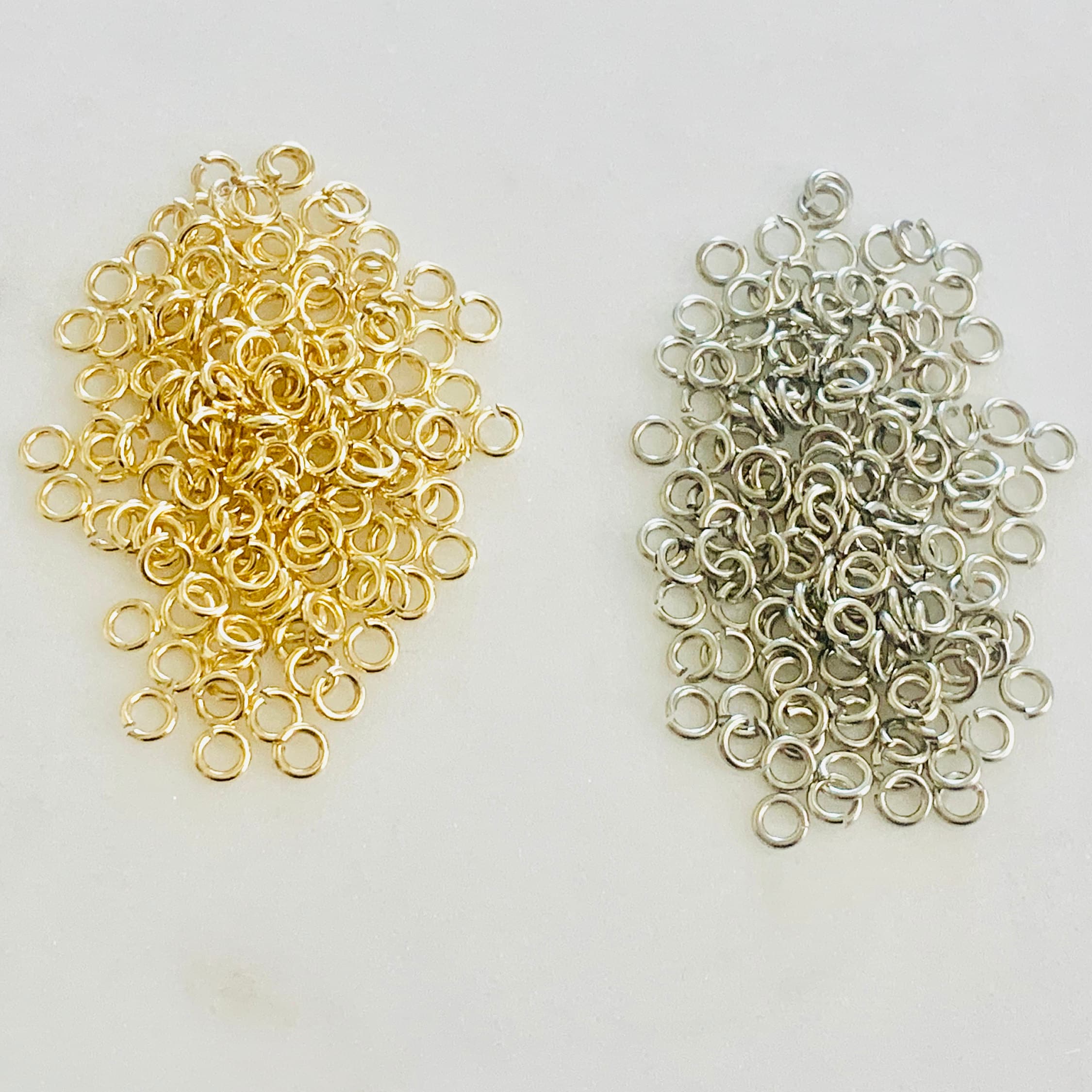 Base Metal Heavy Weight 3mm 18 Gauge Open Jump Ring Charm Links (144pc) – Gold