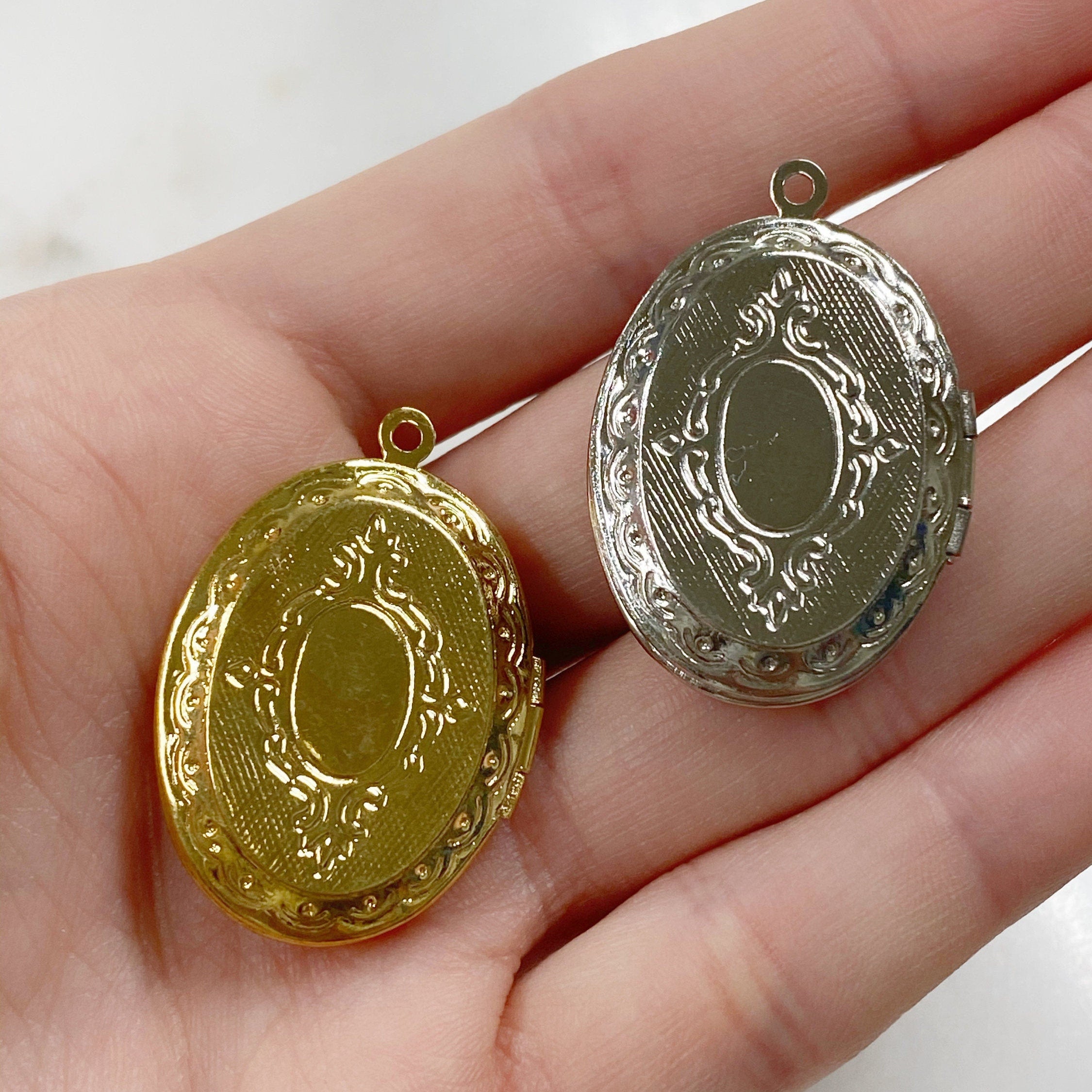 34mmx24mm Base Metal Oval Locket Charm Vintage Inspired Locket Gold