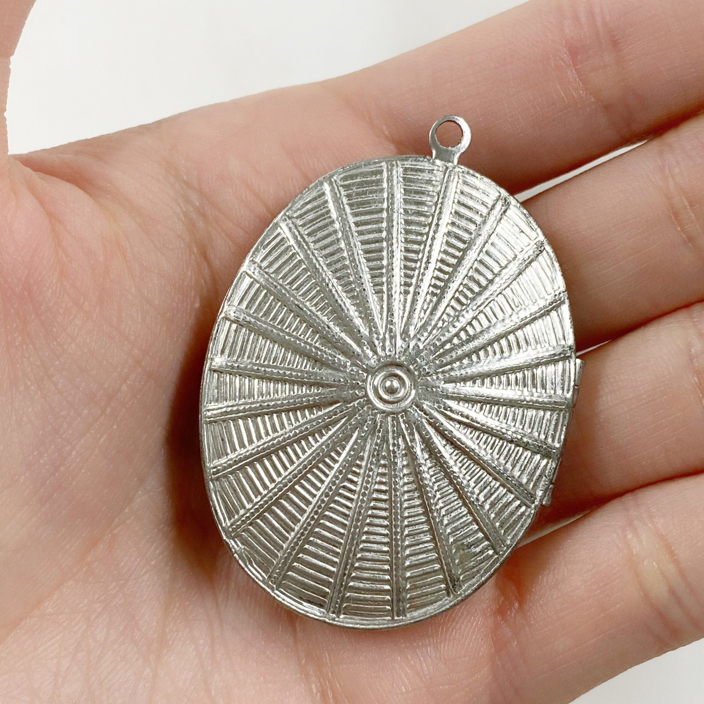 Base Metal Large Oval Silver Locket Charm Locket Friendship & Love