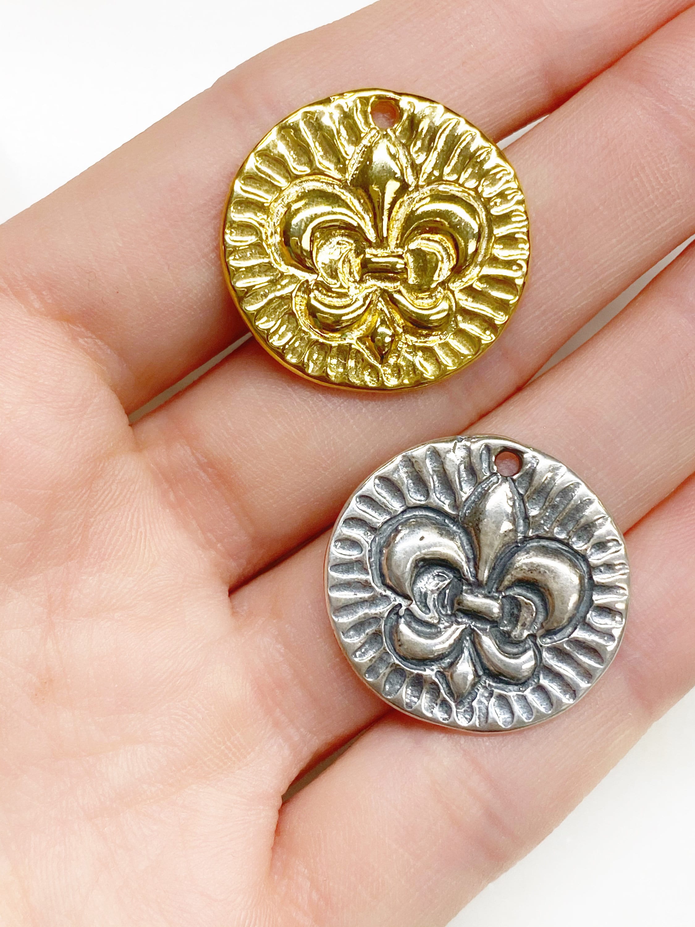 22mm Sterling Silver or Vermeil Etched or Fleur De Lis Double Sided Coin – Antique Silver
