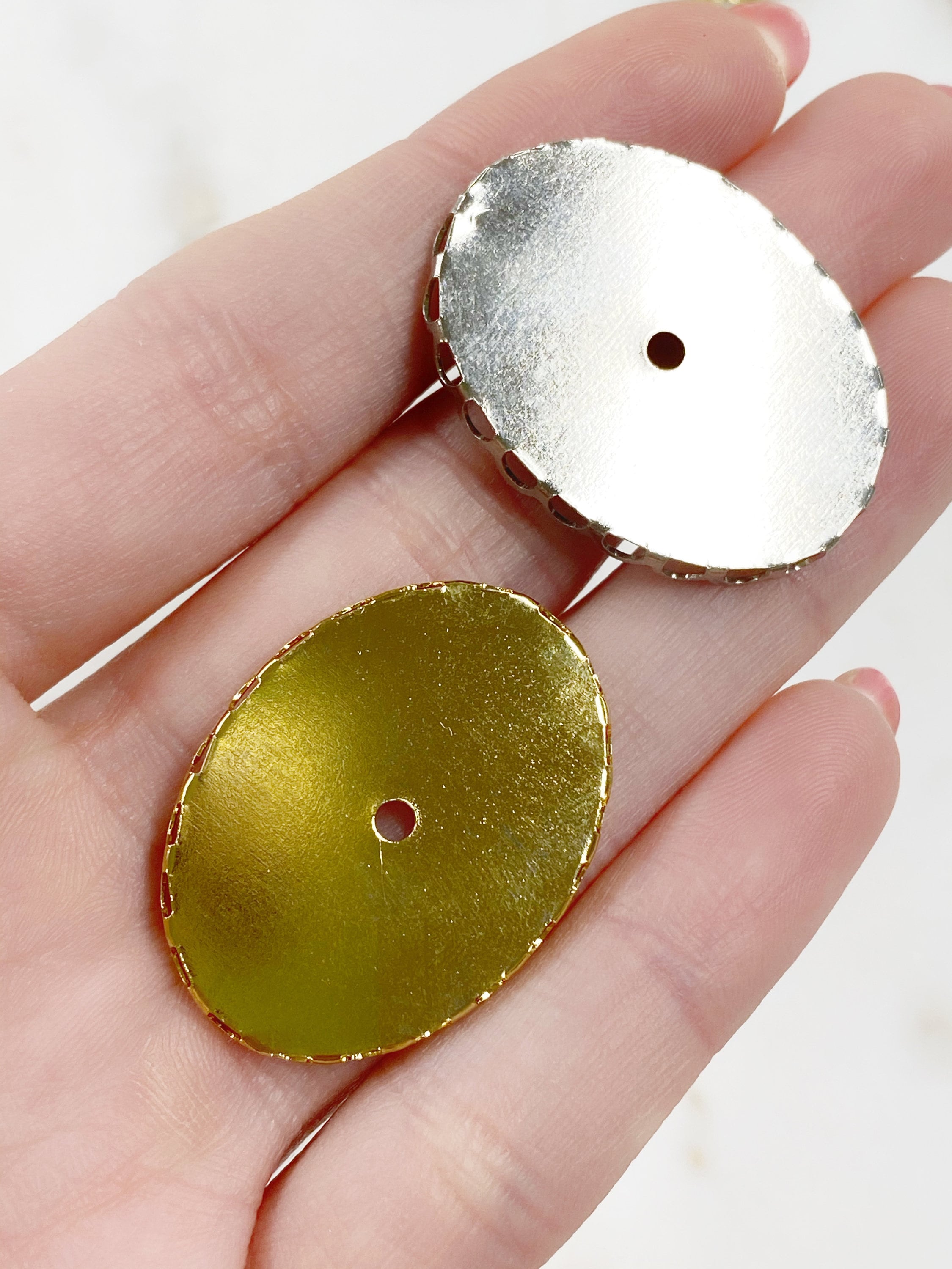 Base Metal 30mm Cameo Setting Gold or Silver (4pc)