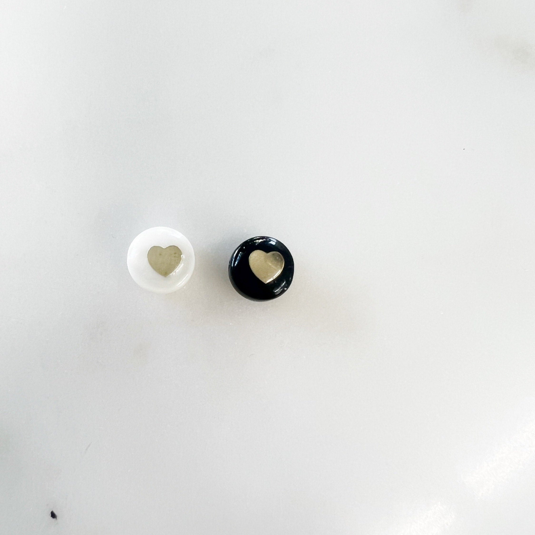 8mm Round Acrylic Bead with Gold Center Heart White Pearly