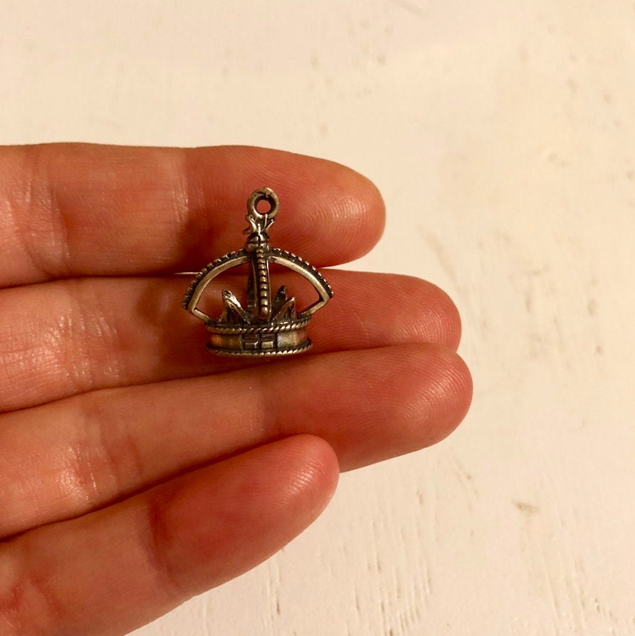 Sterling Silver Realistic Open 3D Pointed Thick Crown with Cross Royal